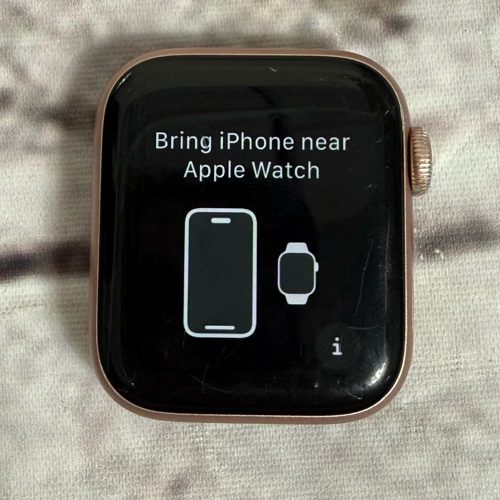 Apple Watch Series 5 40MM GPS Rose Gold Bundle Smartwatch Smart Watch